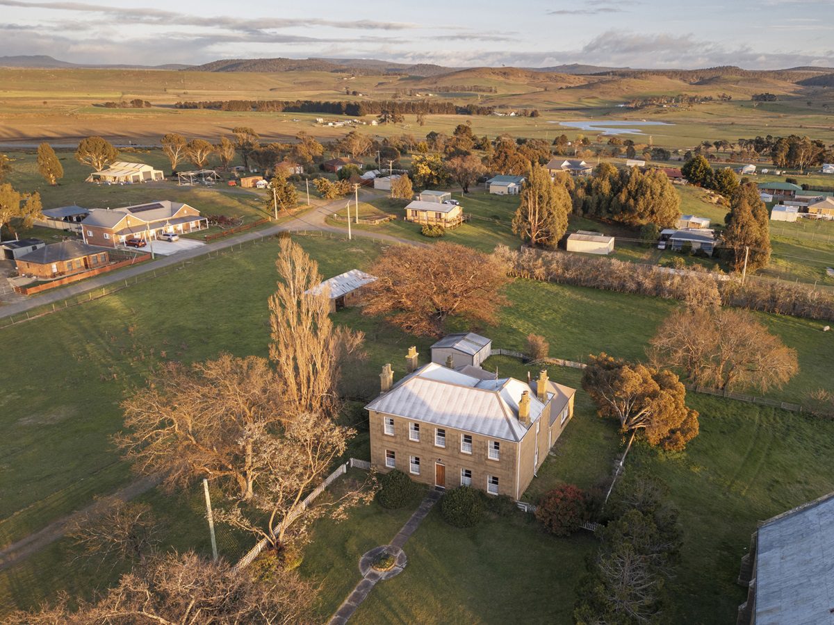 Picture of Oatlands manse six in the page Entranced by the manse