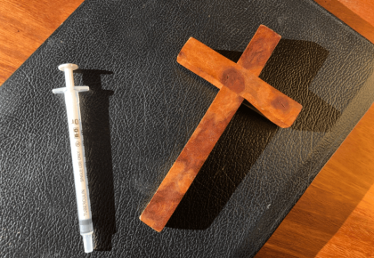 Picture of Needle and cross in the page Question of faith and vaccines